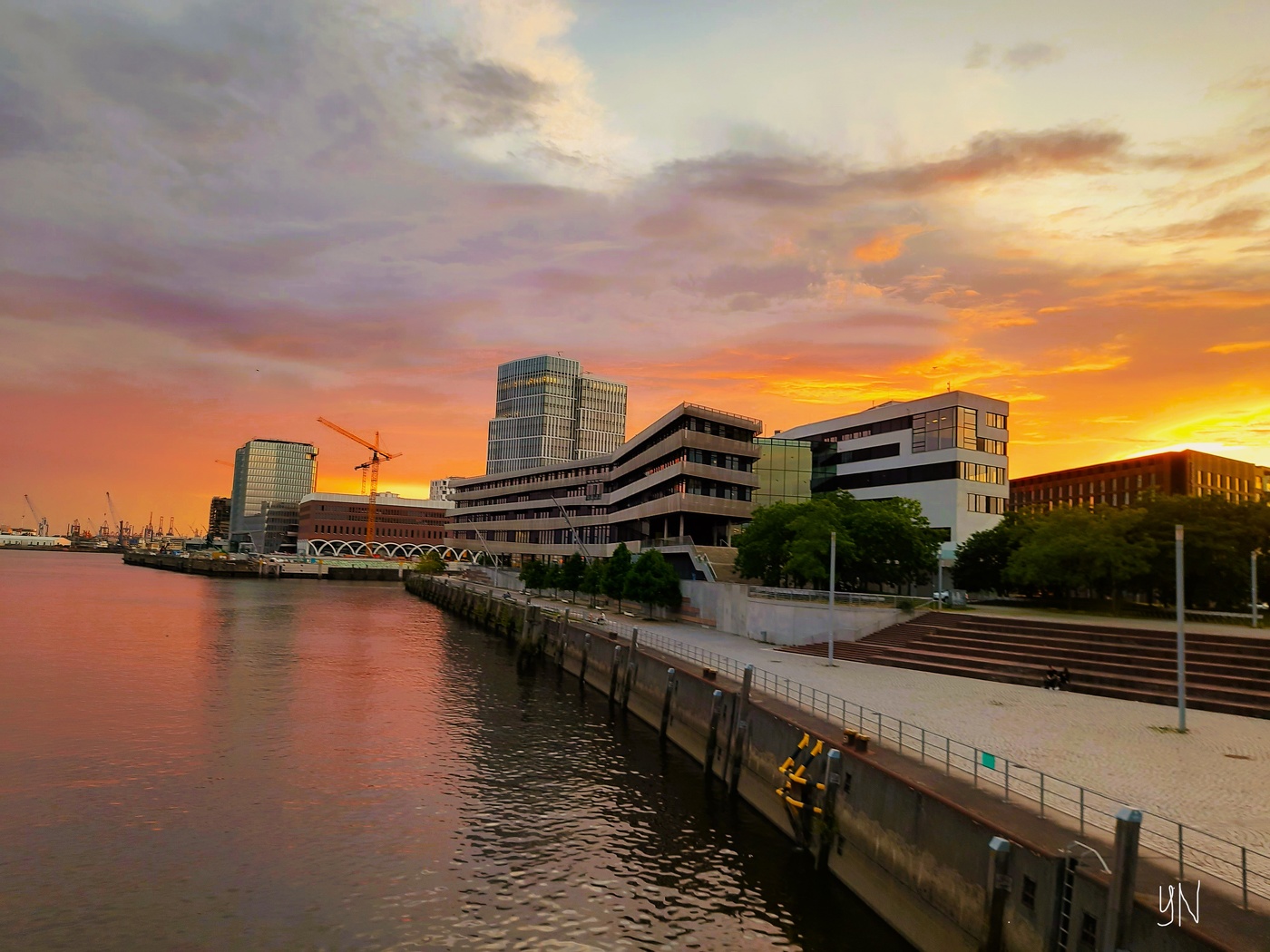 Sonnenuntergang auf der Elbe