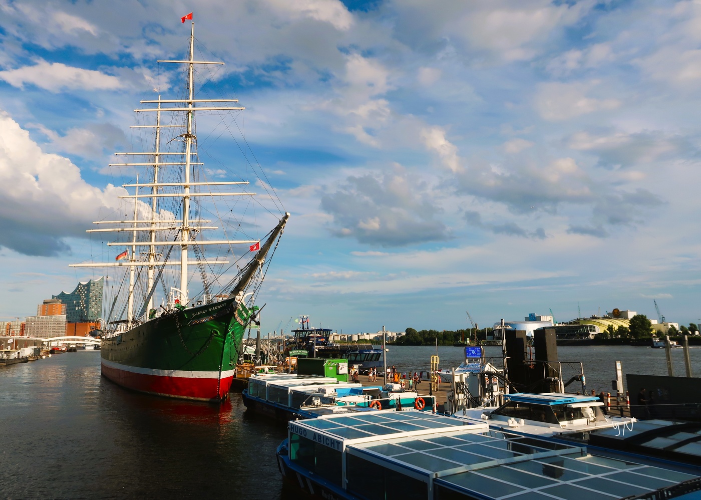 RICKMER RICKMERS in Hafen Hamburg