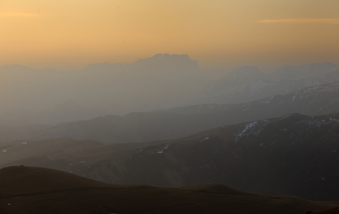Morgendämmerung in den Bergen