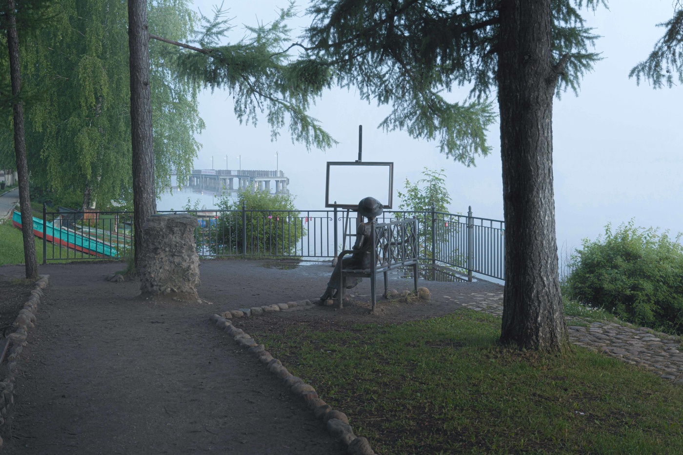 Nebel über dem Fluss