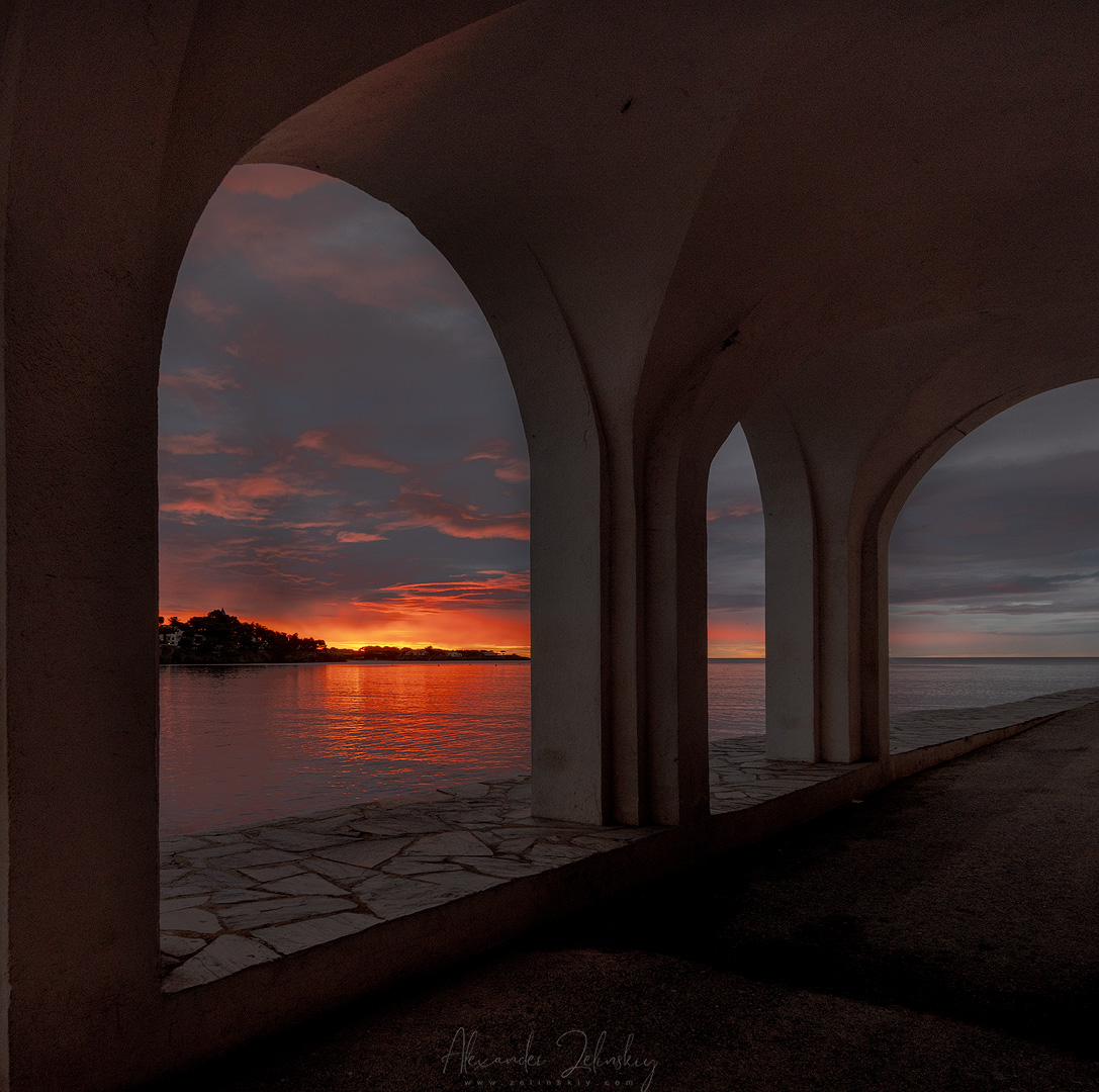 Sonnenaufgang über dem Fluss