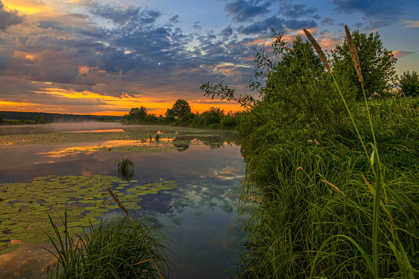 Dämmerung auf dem See.