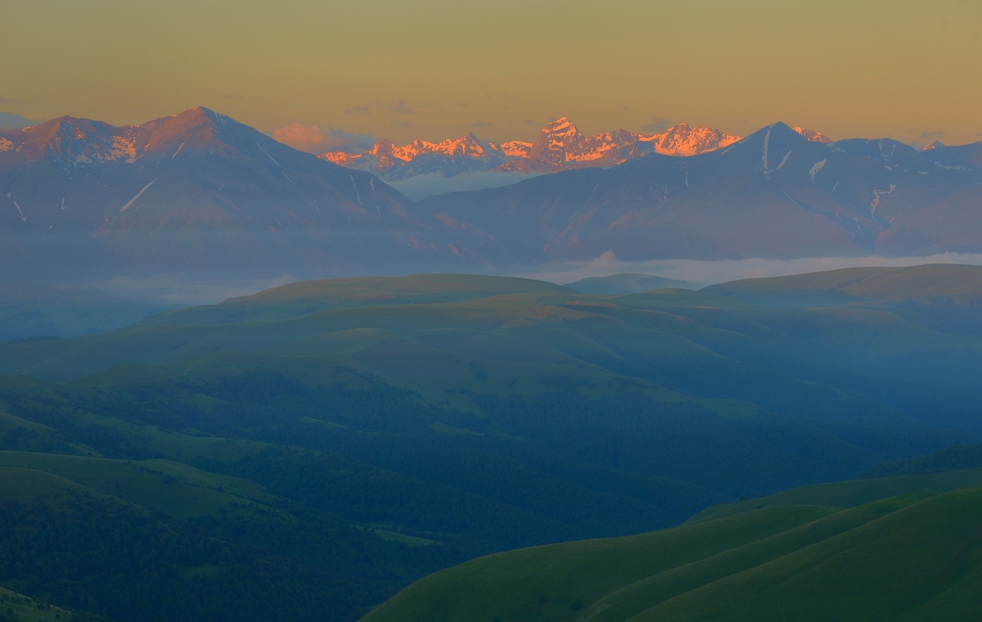 Morgendämmerung in den Bergen