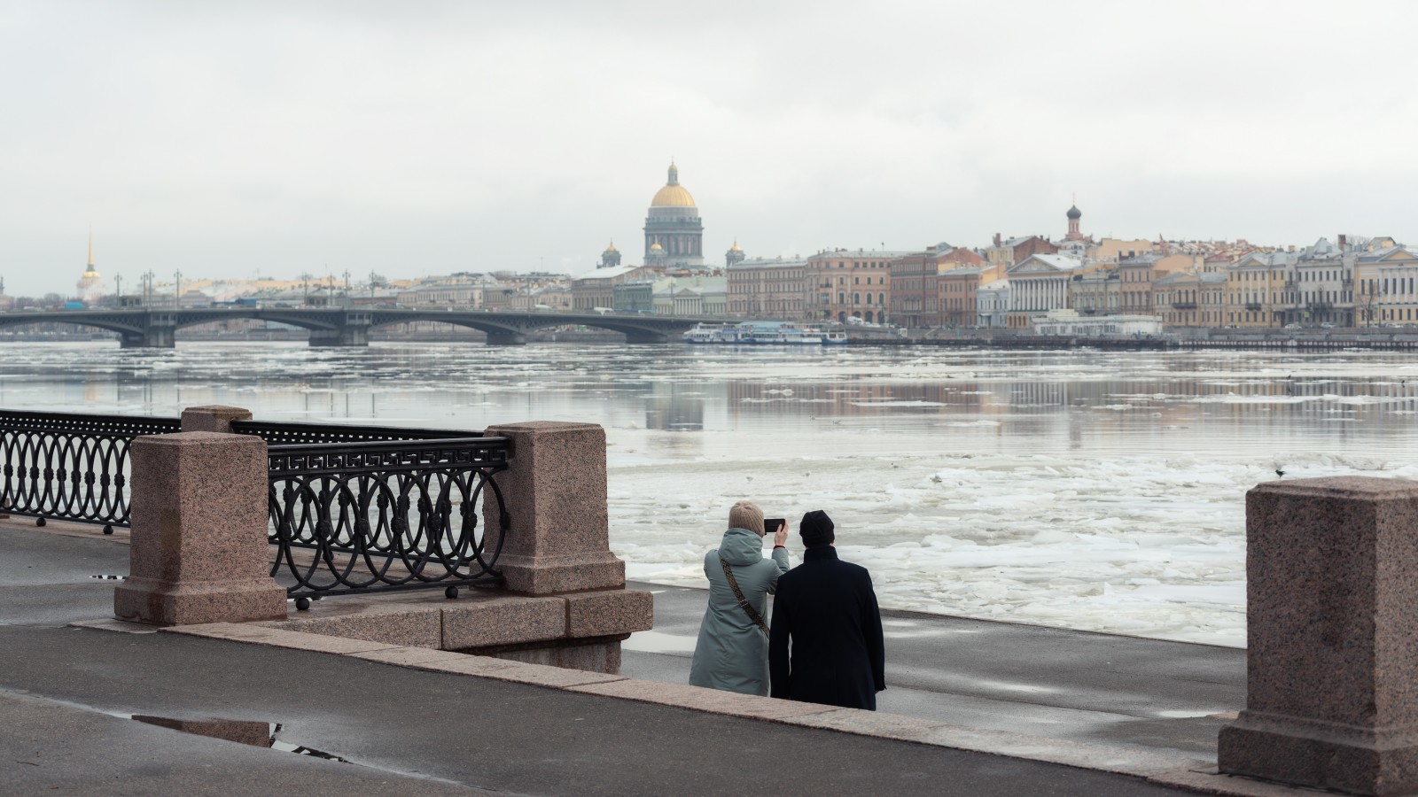 Eisgang auf der Newa