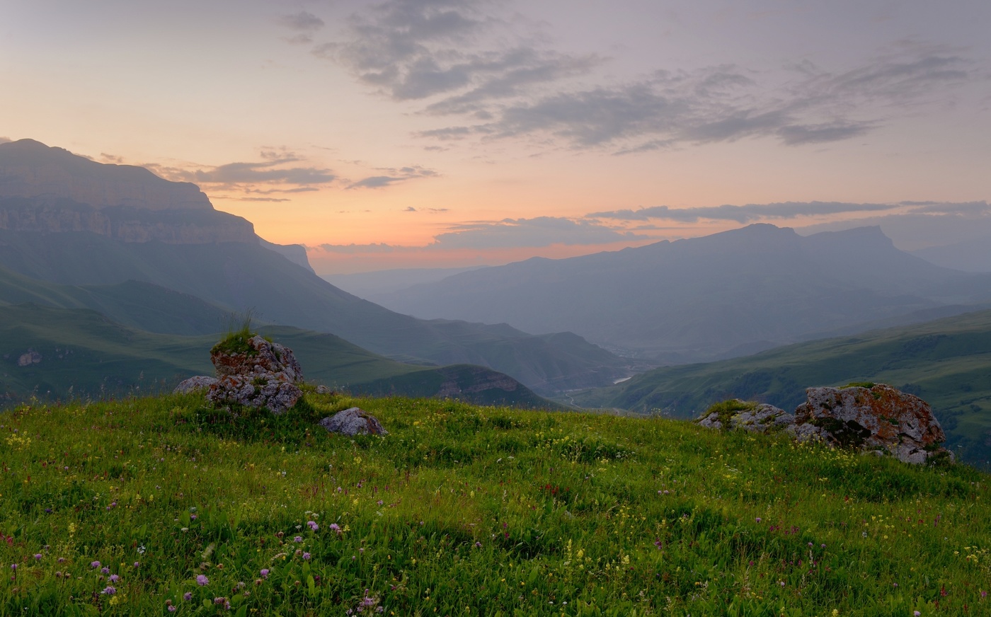 Morgendämmerung in den Bergen
