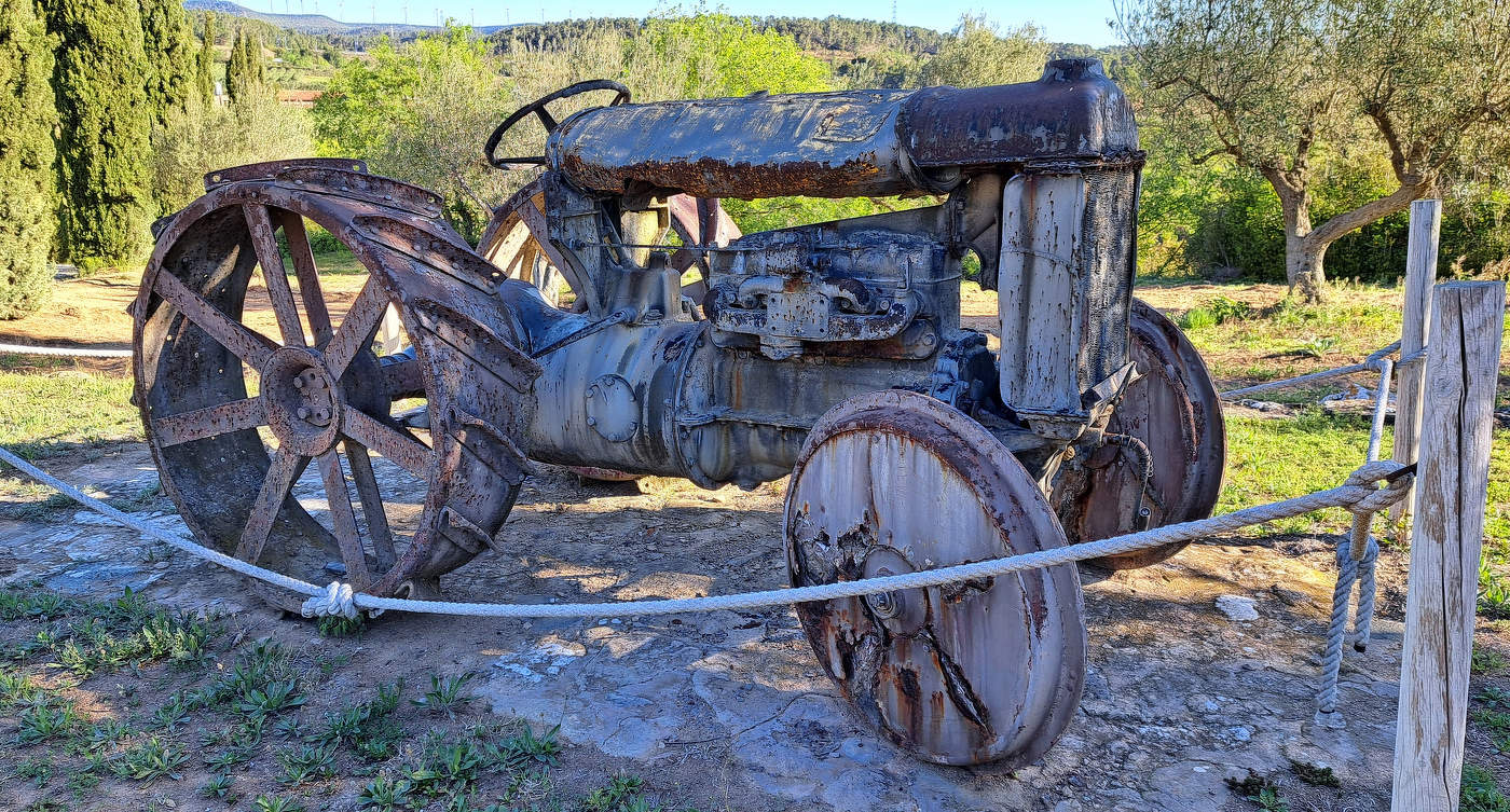 Vimbodí - castell de Milmanda (tractor) - Conca de Barberà