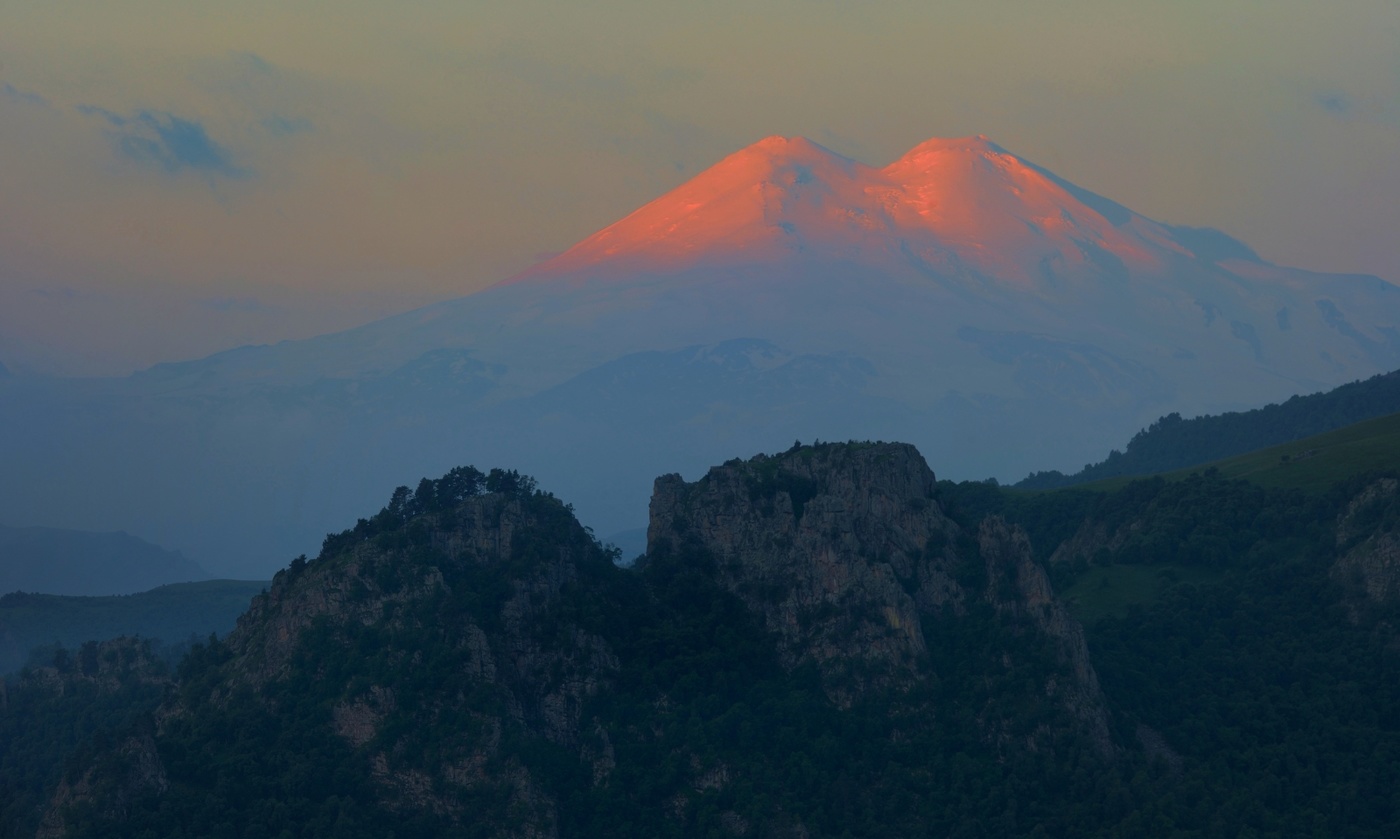 Morgendämmerung in den Bergen