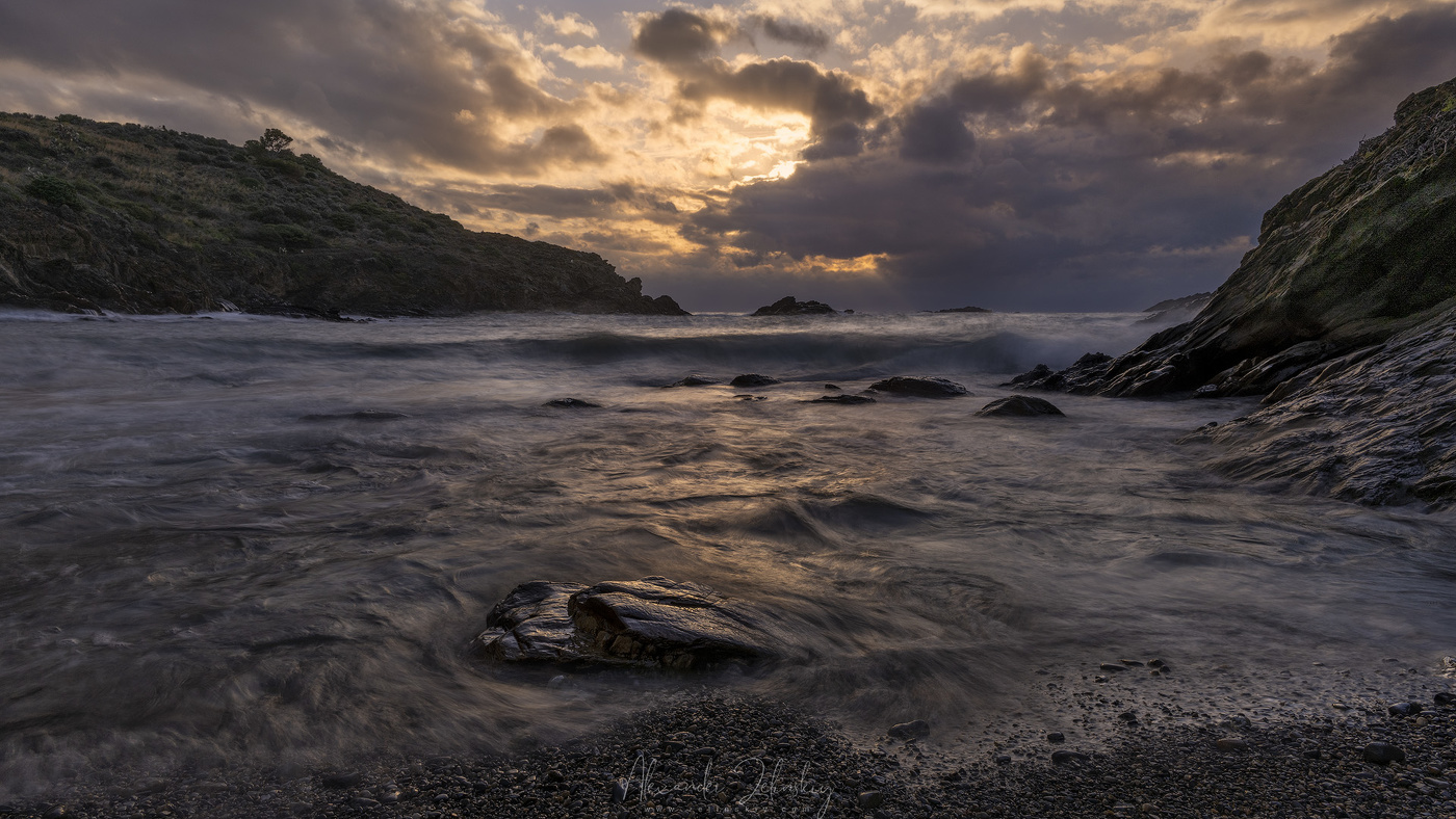 Sonnenaufgang über dem Fluss