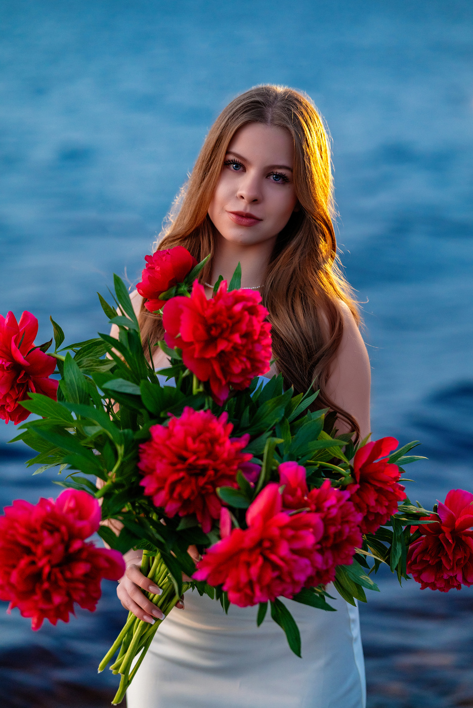 Mädchen mit Pfingstrosen