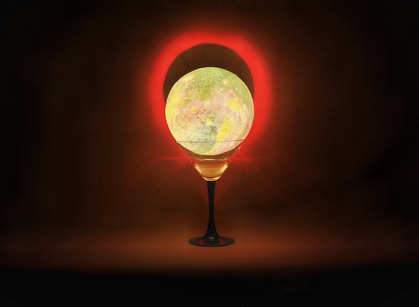 In den Schatten stellen