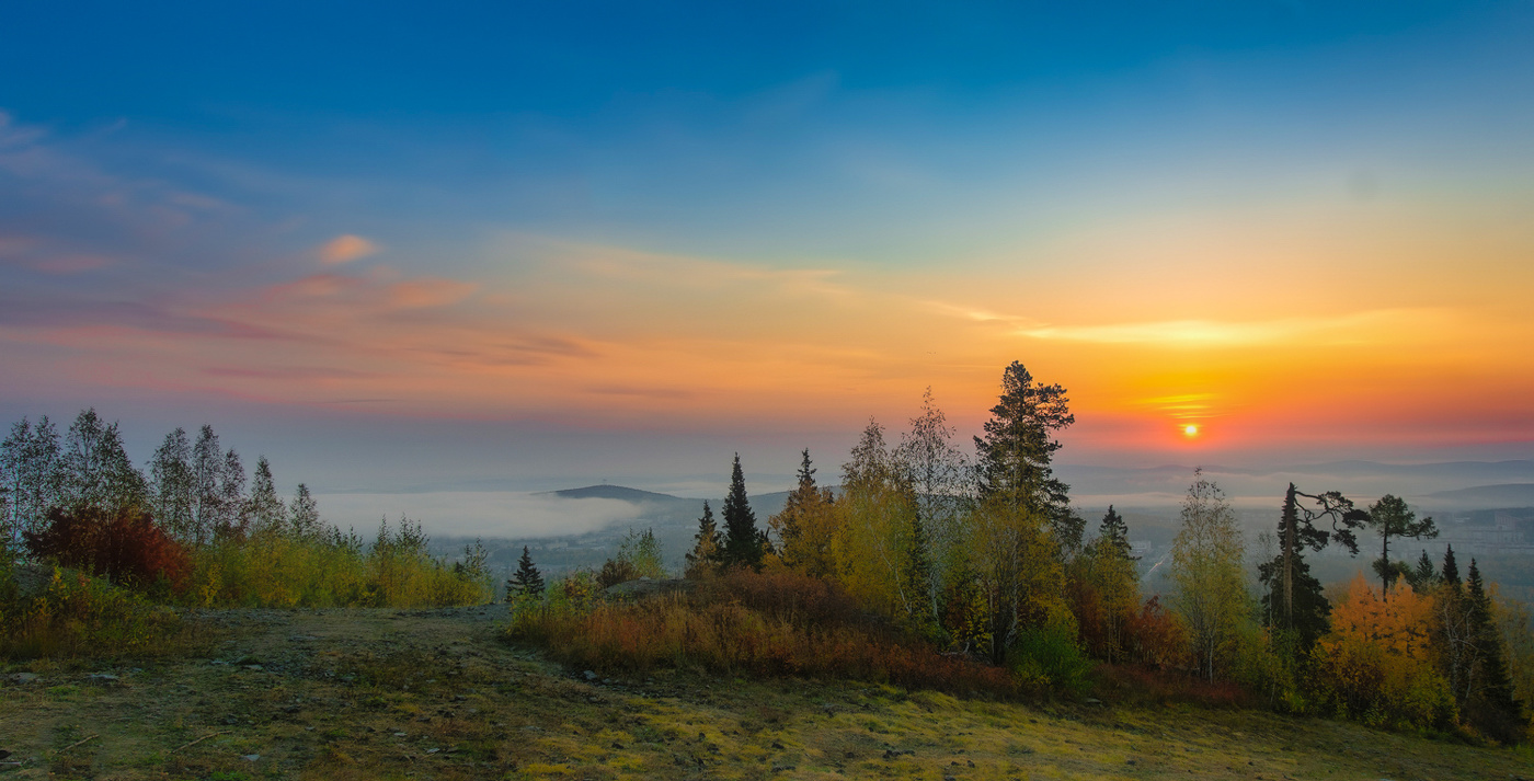 Sonnenaufgang über dem Fluss