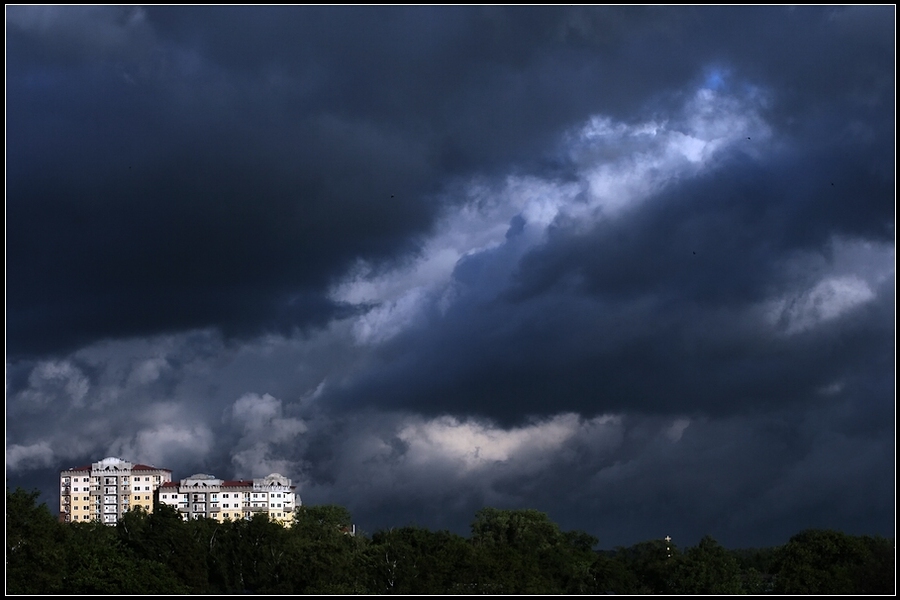 Wolken über der Stadt entstand ... 2