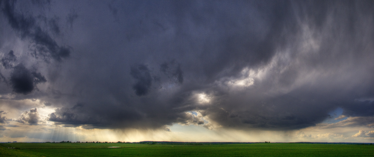Glänzte in der nassen Wolken ..
