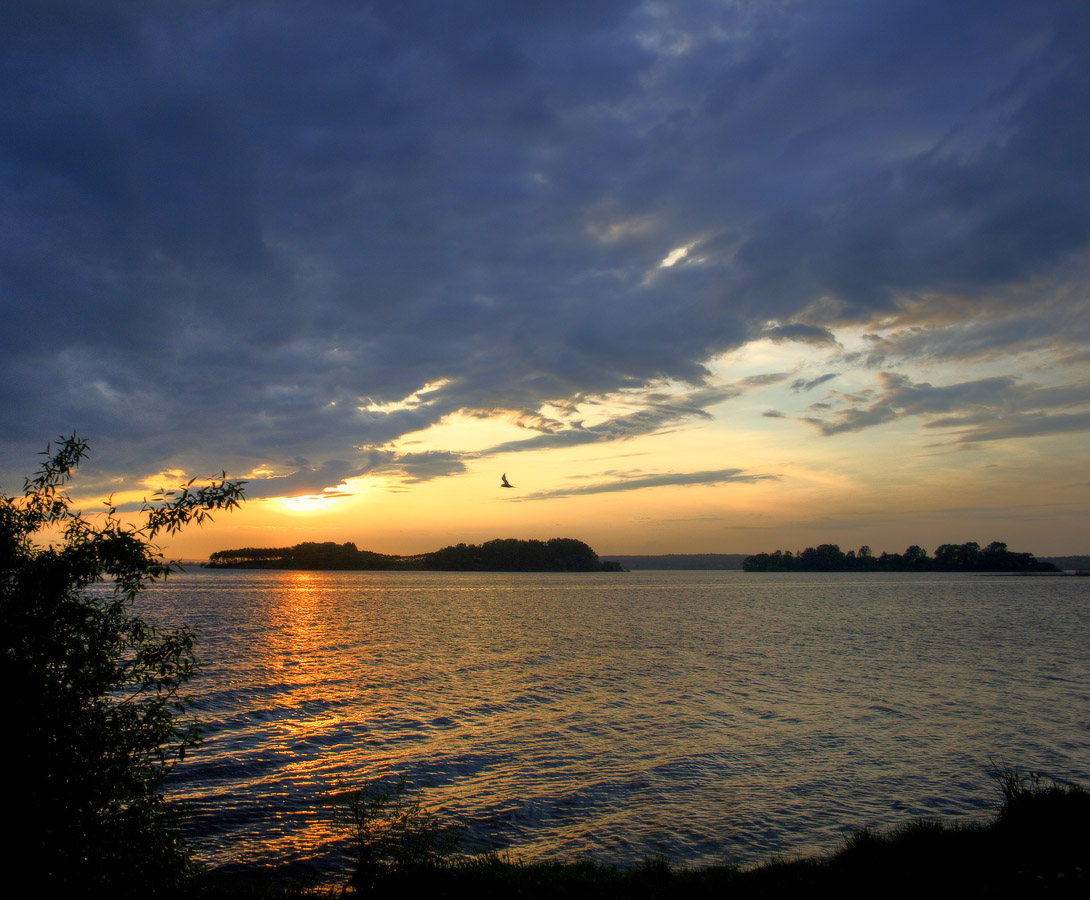 Flug bei Sonnenuntergang