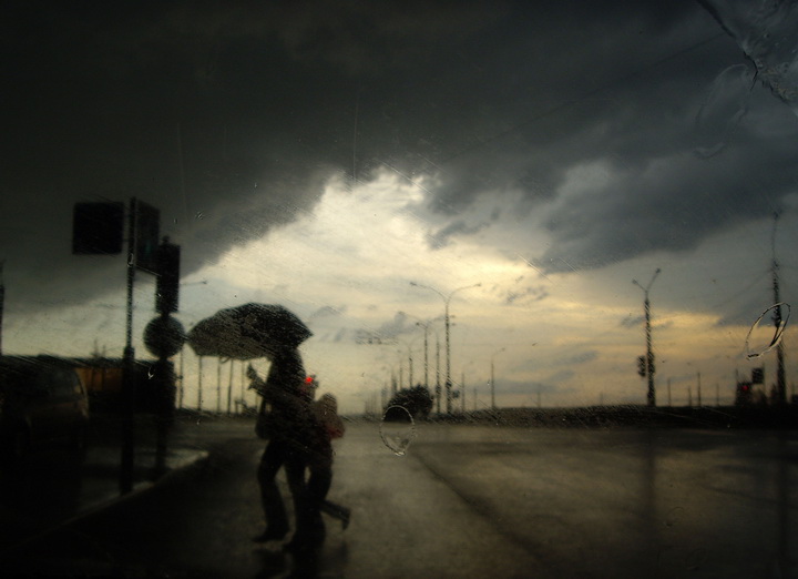 Auf Eltern, die zu Hause wartet