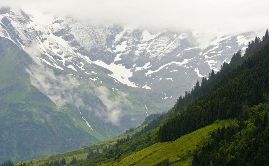 Über die Berge und den Nebel ...