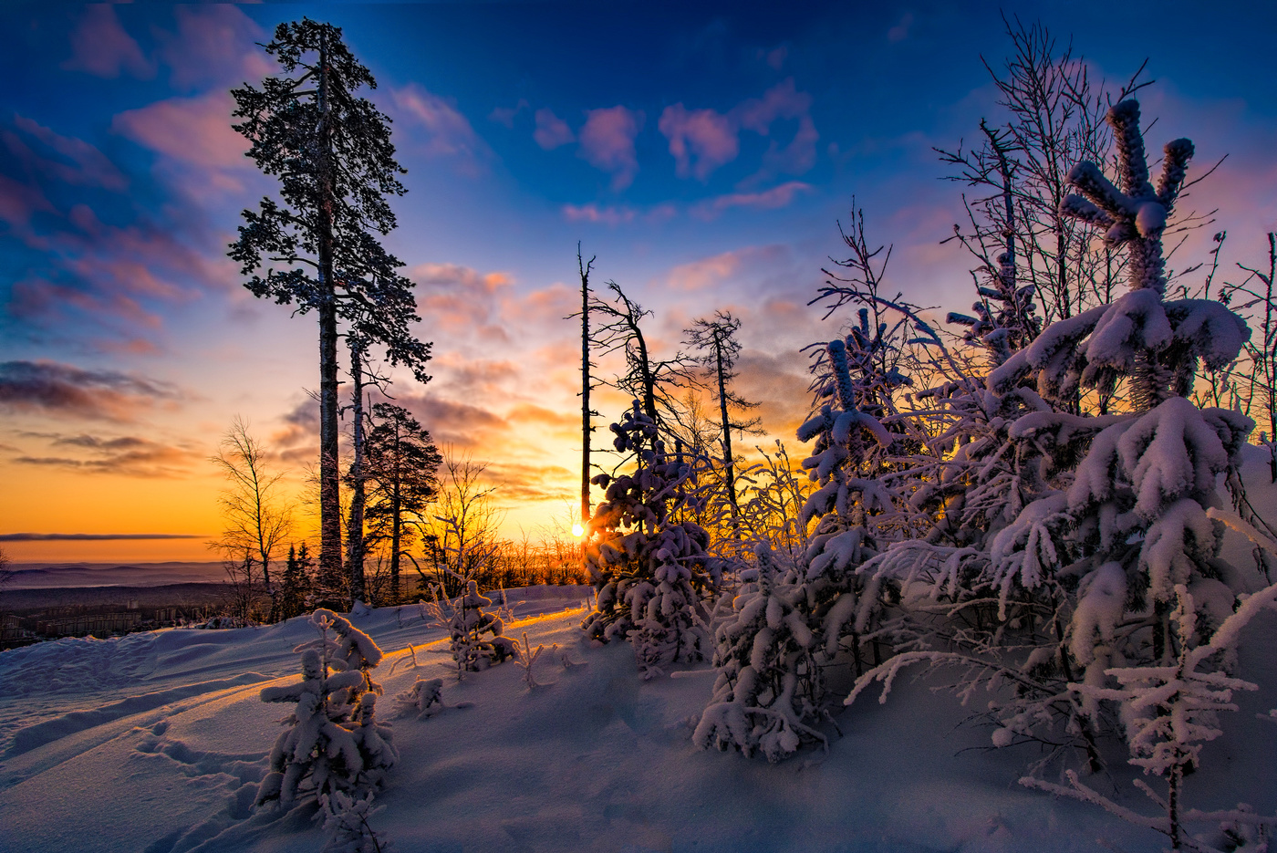 Sonnenaufgang über dem Fluss