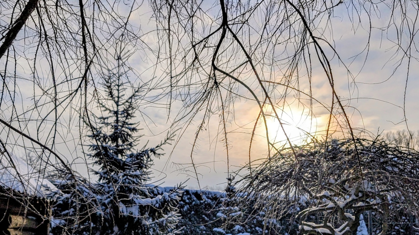 Sonnenaufgang über dem Fluss