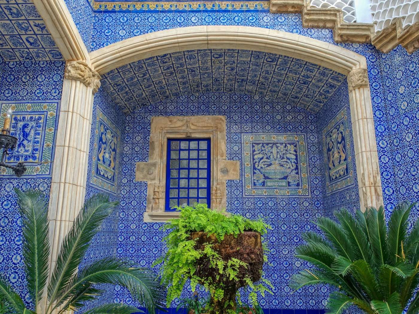 Sitges - rajoles al Palau Maricel - Garraf