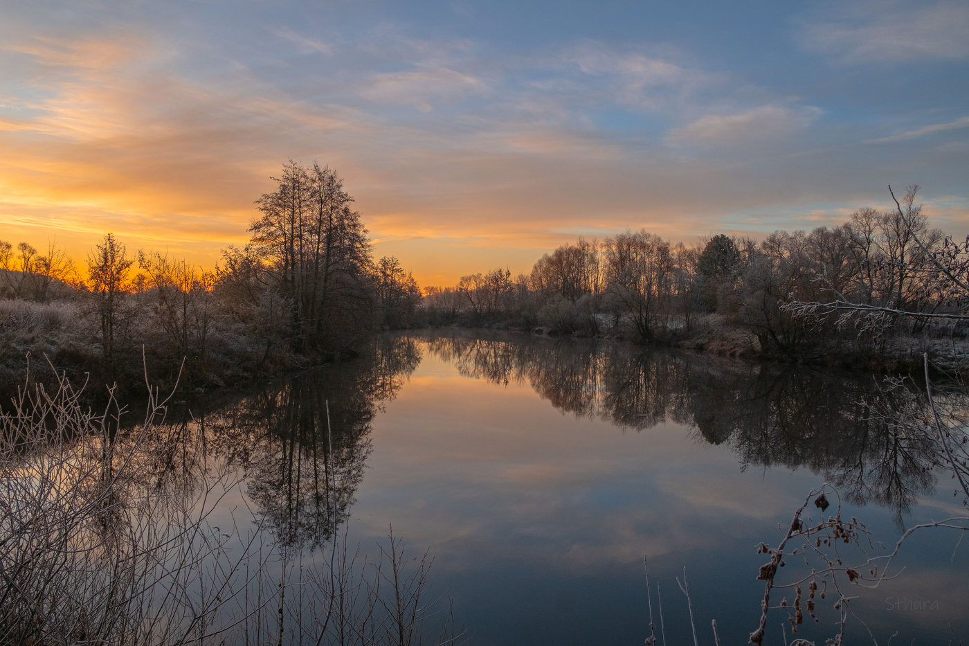 In der Morgendämmerung.