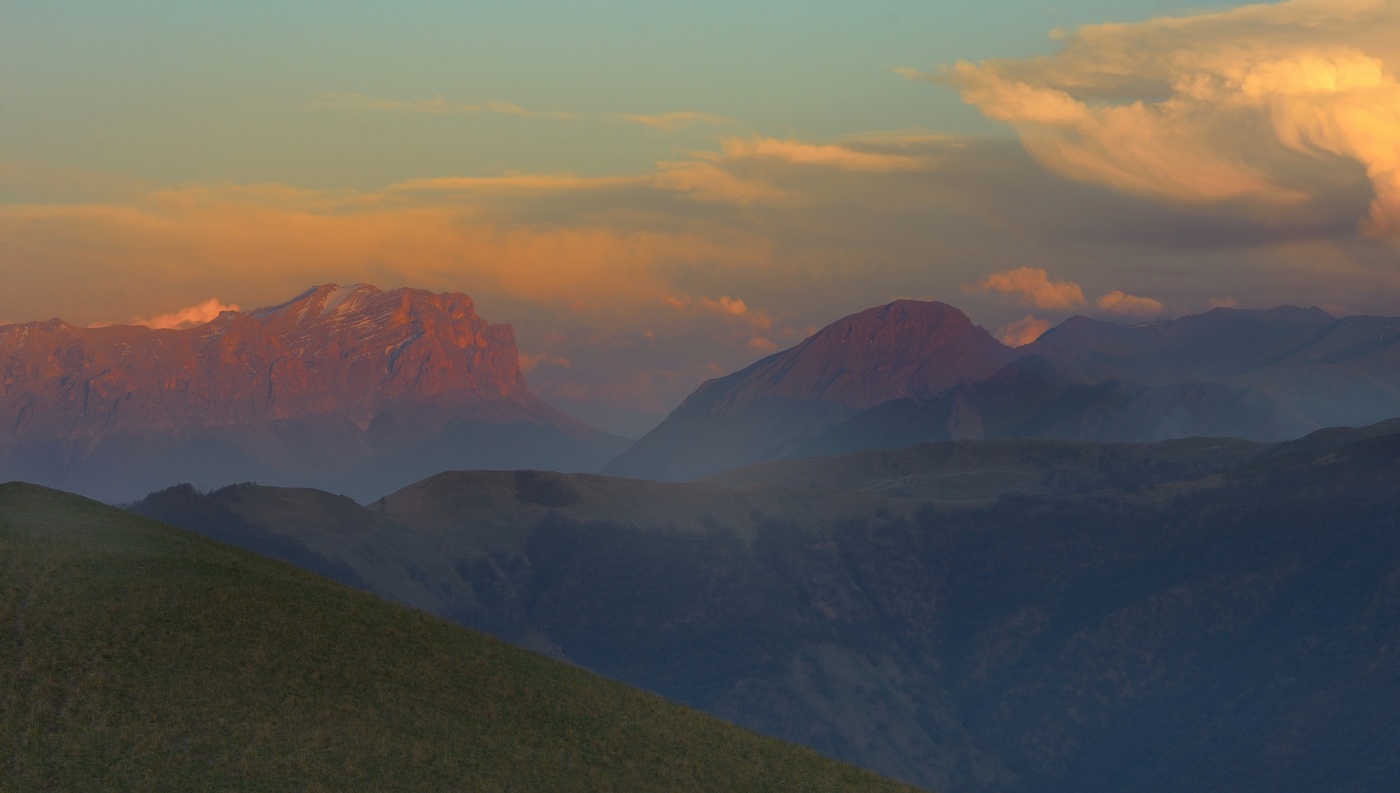 Sonnenuntergang in den Bergen