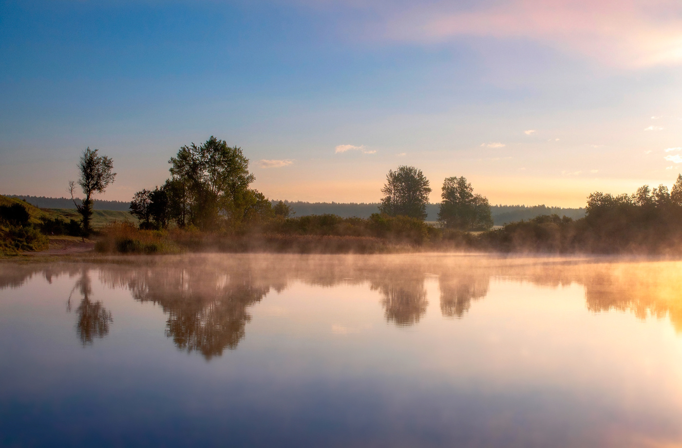 Morgendämmerung am Fluss