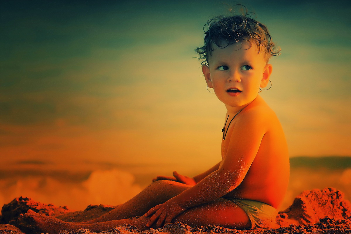 Junge mit einem schmutzigen Beute)