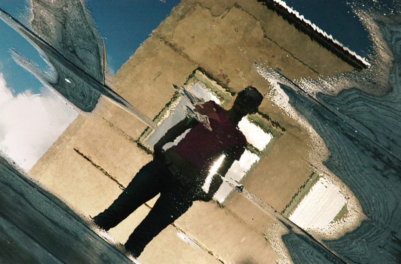 nicht neue Vision in einer Pfütze spiegelt)