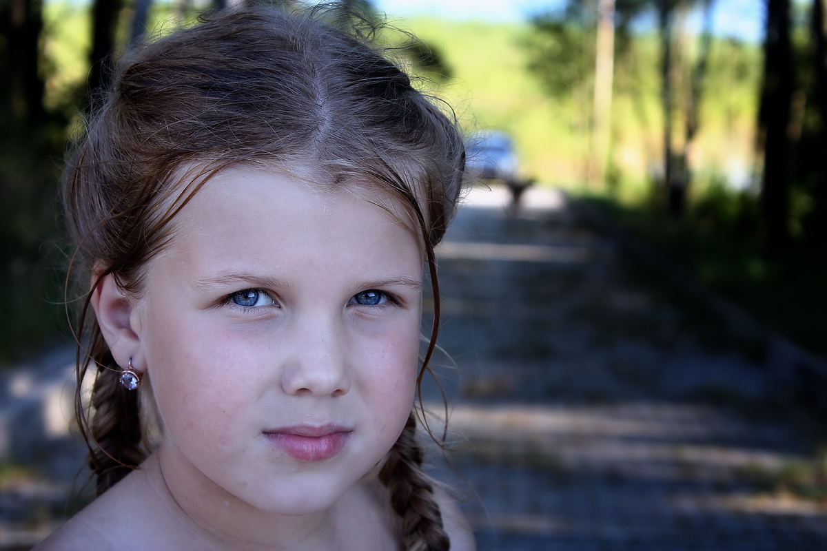 Mädchen mit Zöpfen