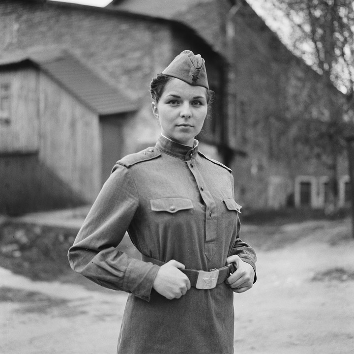 Olga (Porträt einer militärischen Uniform)
