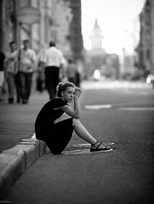 ... Eine große Stadt, wo einsam die Straße ...