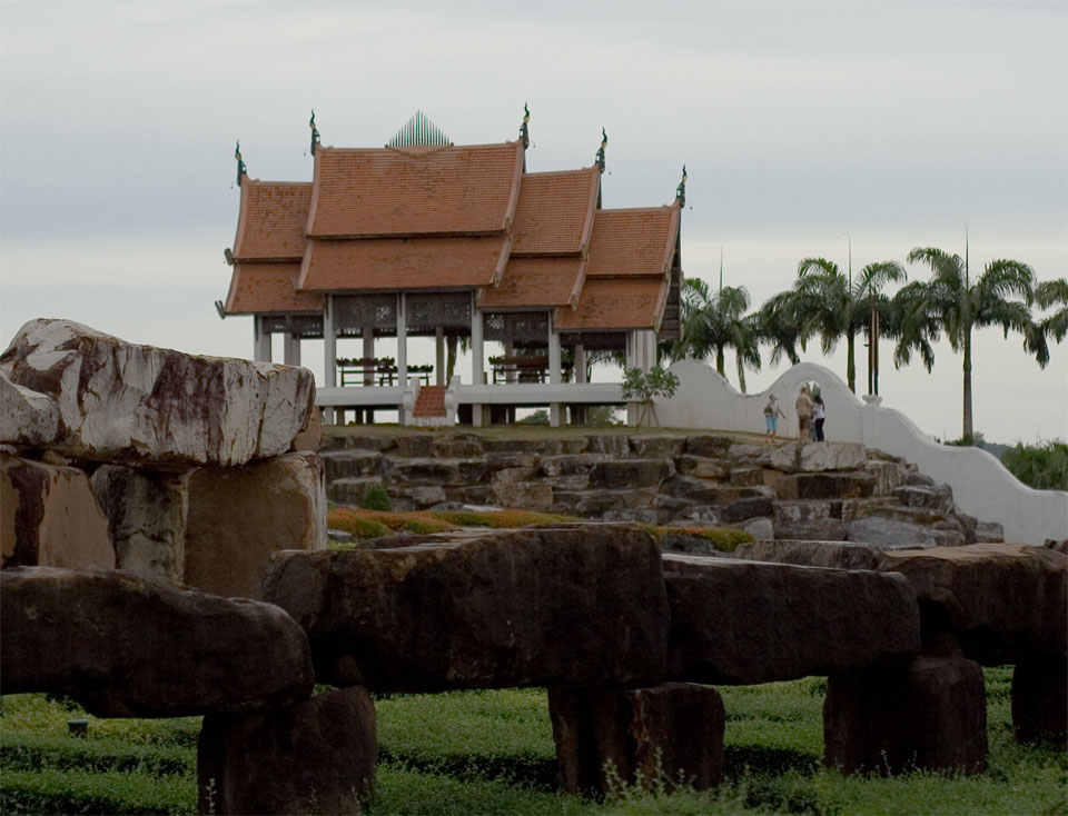Bower zwischen den Felsen