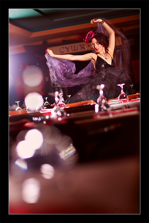 Mädchen auf einem Tablett oder Sushi