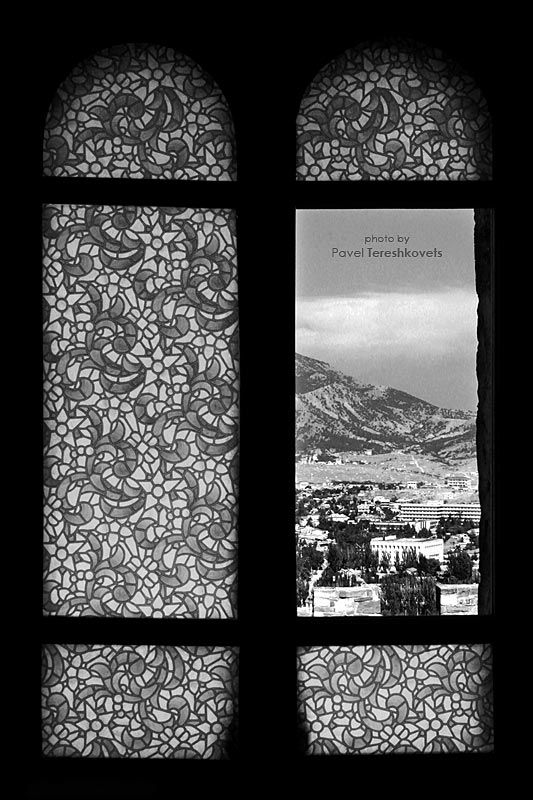 [Wind. Ich kann dich hören}