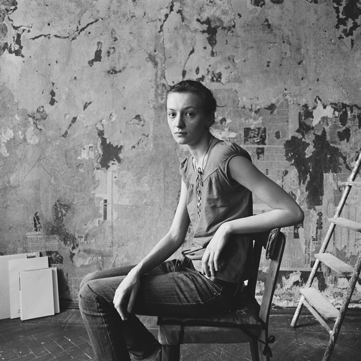 Faith (ein Porträt mit langen Armen)