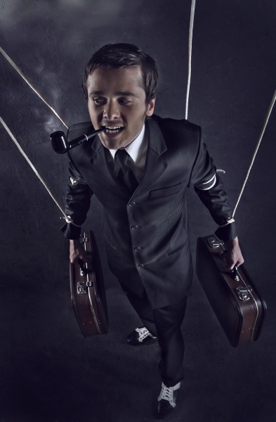 - Was Schmerz haben Sie? - Sharp. Diese Spitze des Eisbergs, meine Vergangenheit.