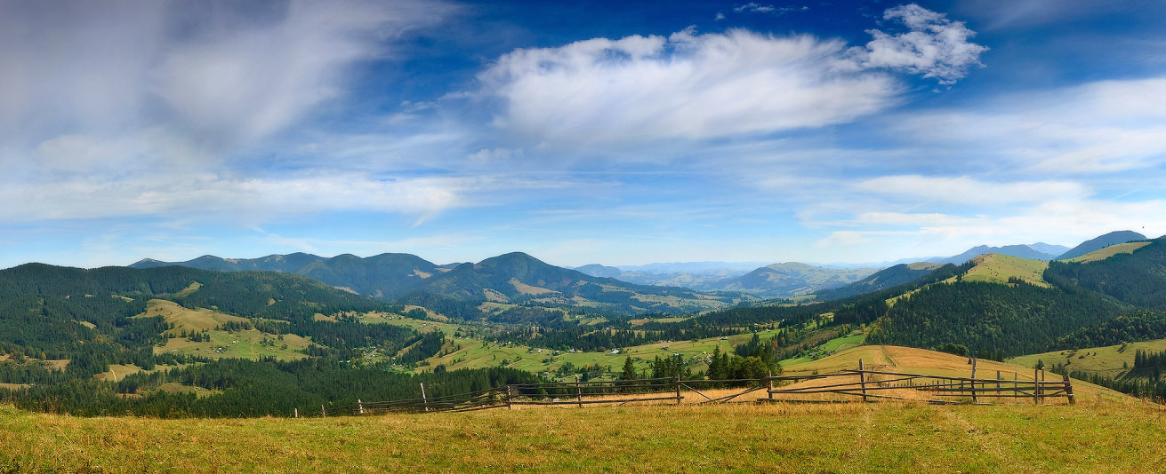 Karpaten mit einem Zaun