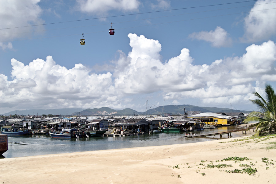 Das Dorf liegt auf dem Wasser