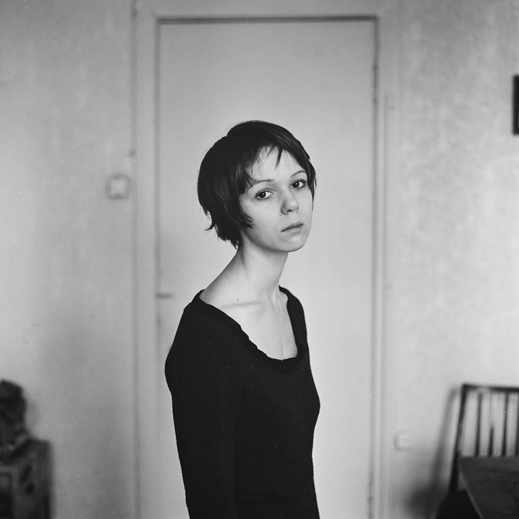 Natalia (Hochformat mit einem langen Hals)