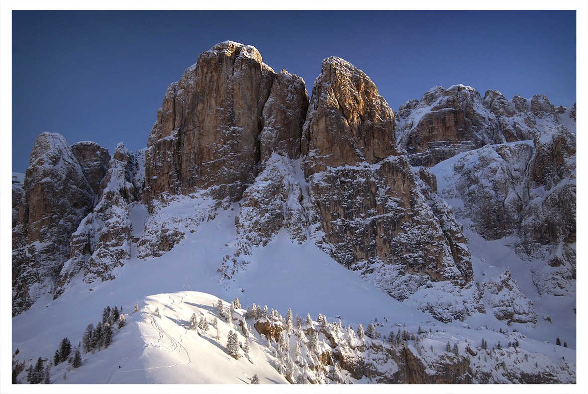 Landschaft, über einen einsamen Snowboarder