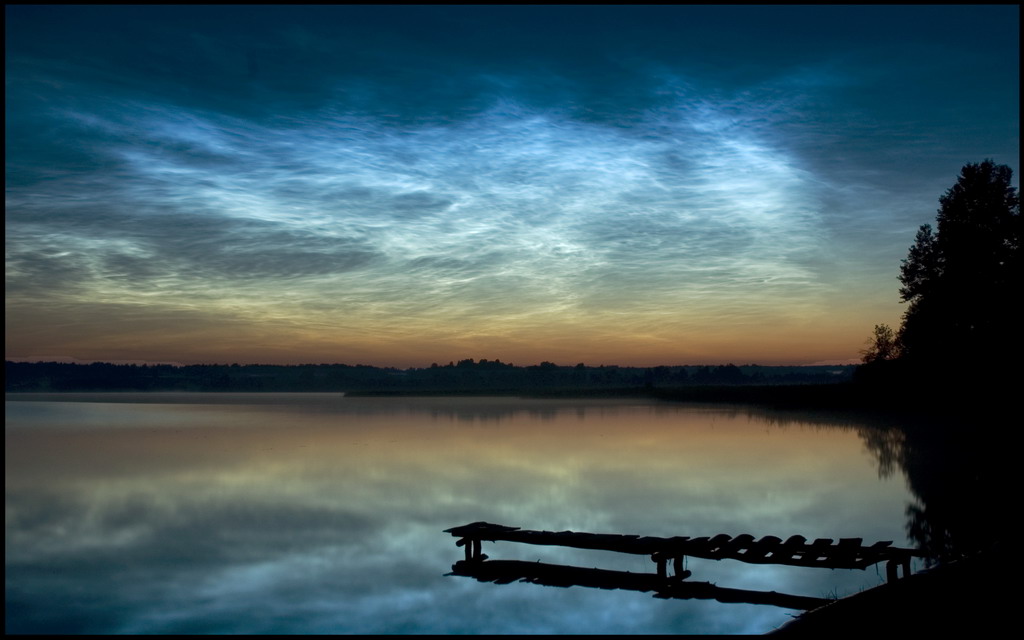 Leuchtende Nachtwolken