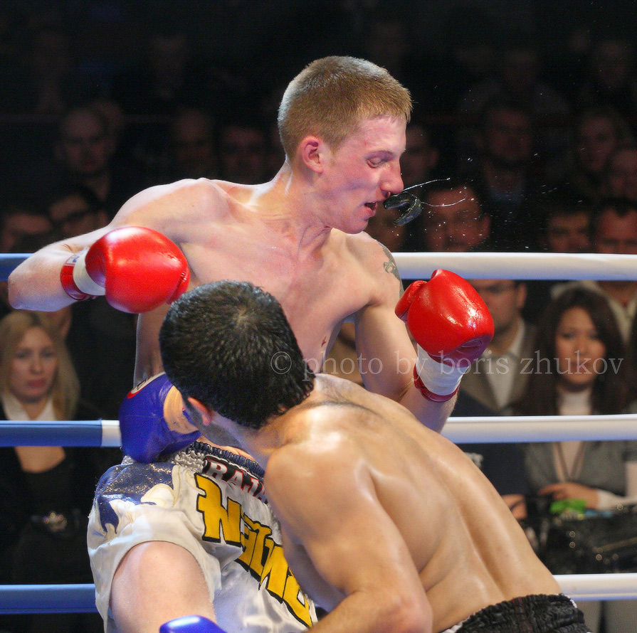 sank die Kappe auf dem Boden