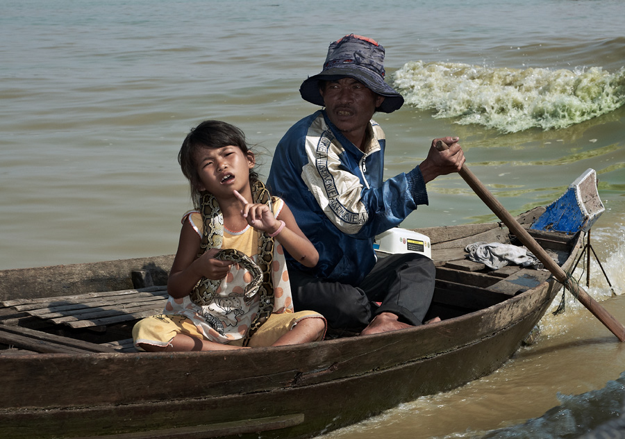 Mädchen mit Schlange