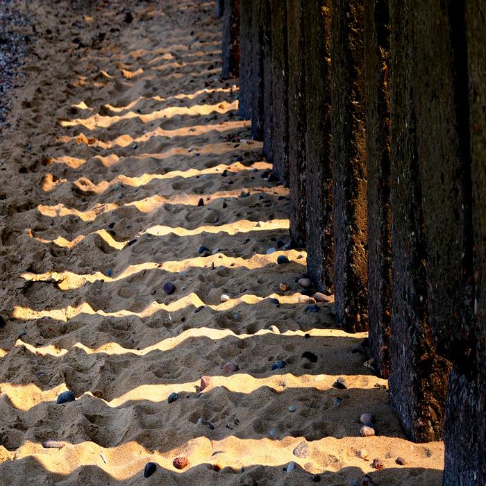 Laufen die Schatten auf dem Sand
