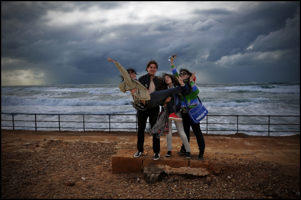 durch Unglück und schlechtes Wetter!