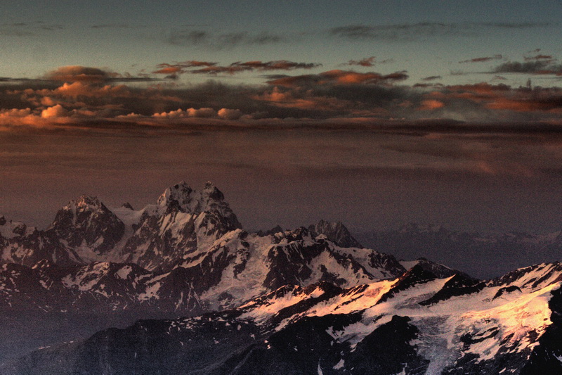 Sonnenaufgang mit Blick auf den Ushba