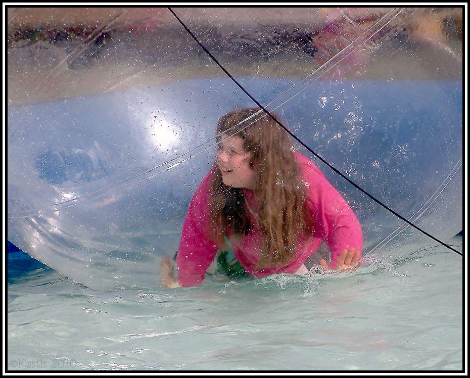 Ein Mädchen in einem Ball