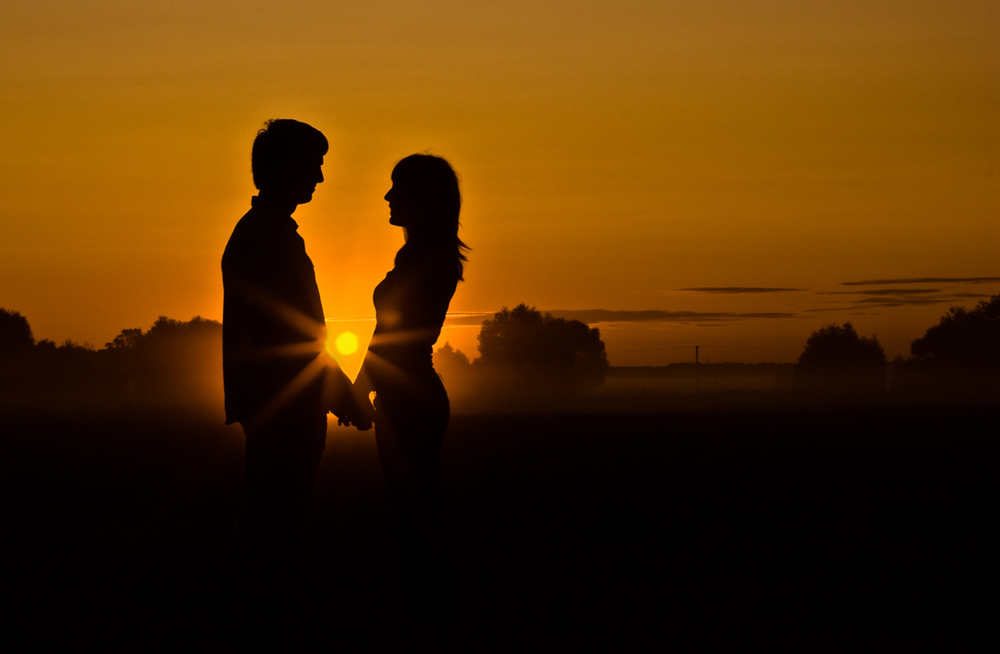 In den nebligen Sonnenaufgang Samt