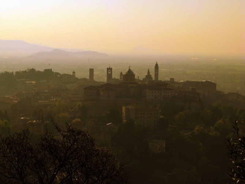 In der Morgendämmerung Dunkelheit ...