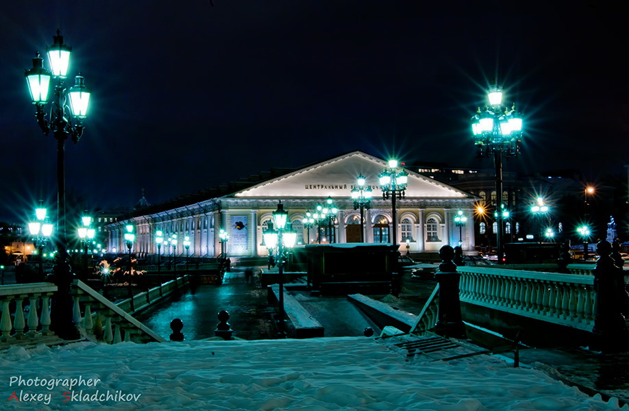 Night. Manege. Laternen